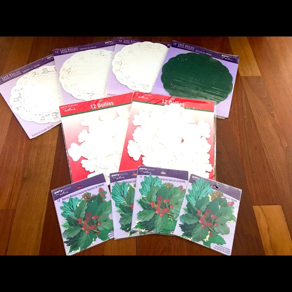 🌹Hallmark Christmas Doilies